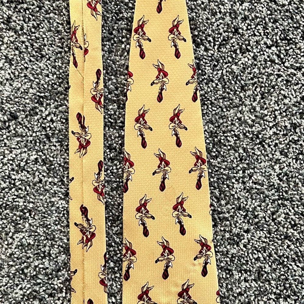 Warner Bros. Yellow Tie‎ with Red and Brown Cartoon Motif